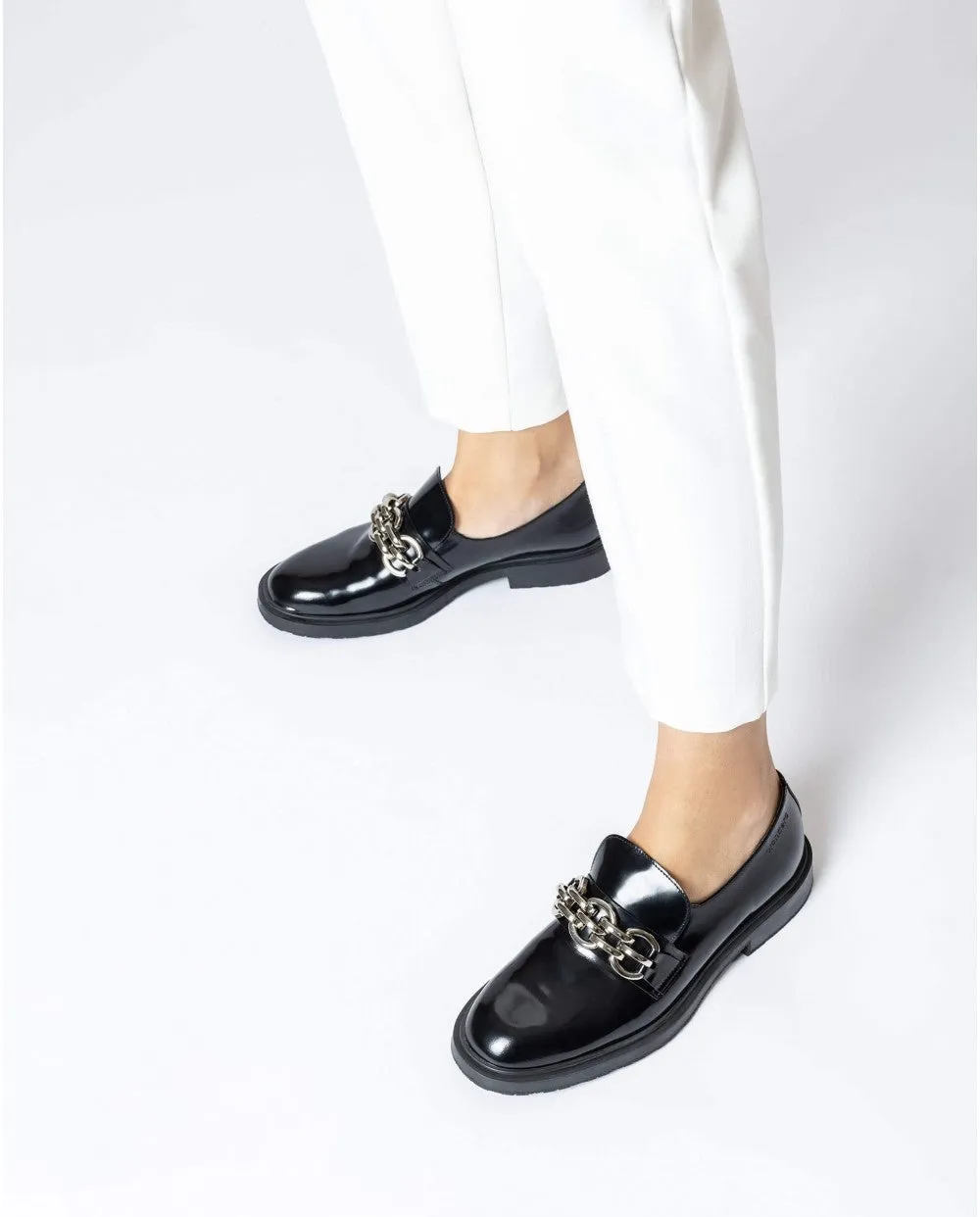 B9103 Black Flat Moccasin